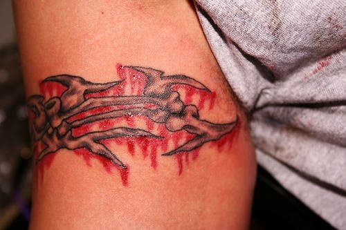 Bleeding Barbed Wire Armband Tattoo